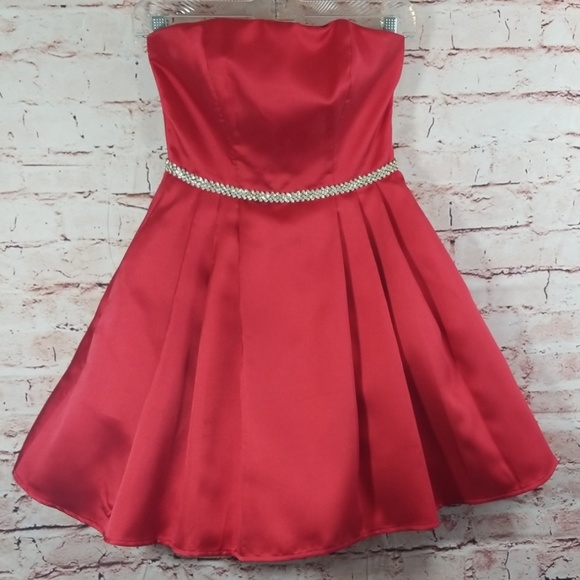 B Darlin 1/2 Red Strapless Dress Pockets Juniors - Picture 4 of 7